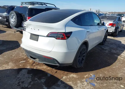2022 Tesla Model Y Long Range Dual Motor All-Wheel Drive z USA, uszkodzony, nr VIN 7SAYGDEEXNF356798